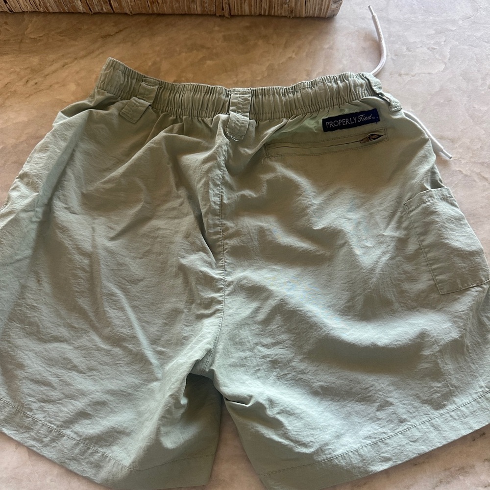Youth large (14/16) boys Green Shorts - Picture 2 of 5